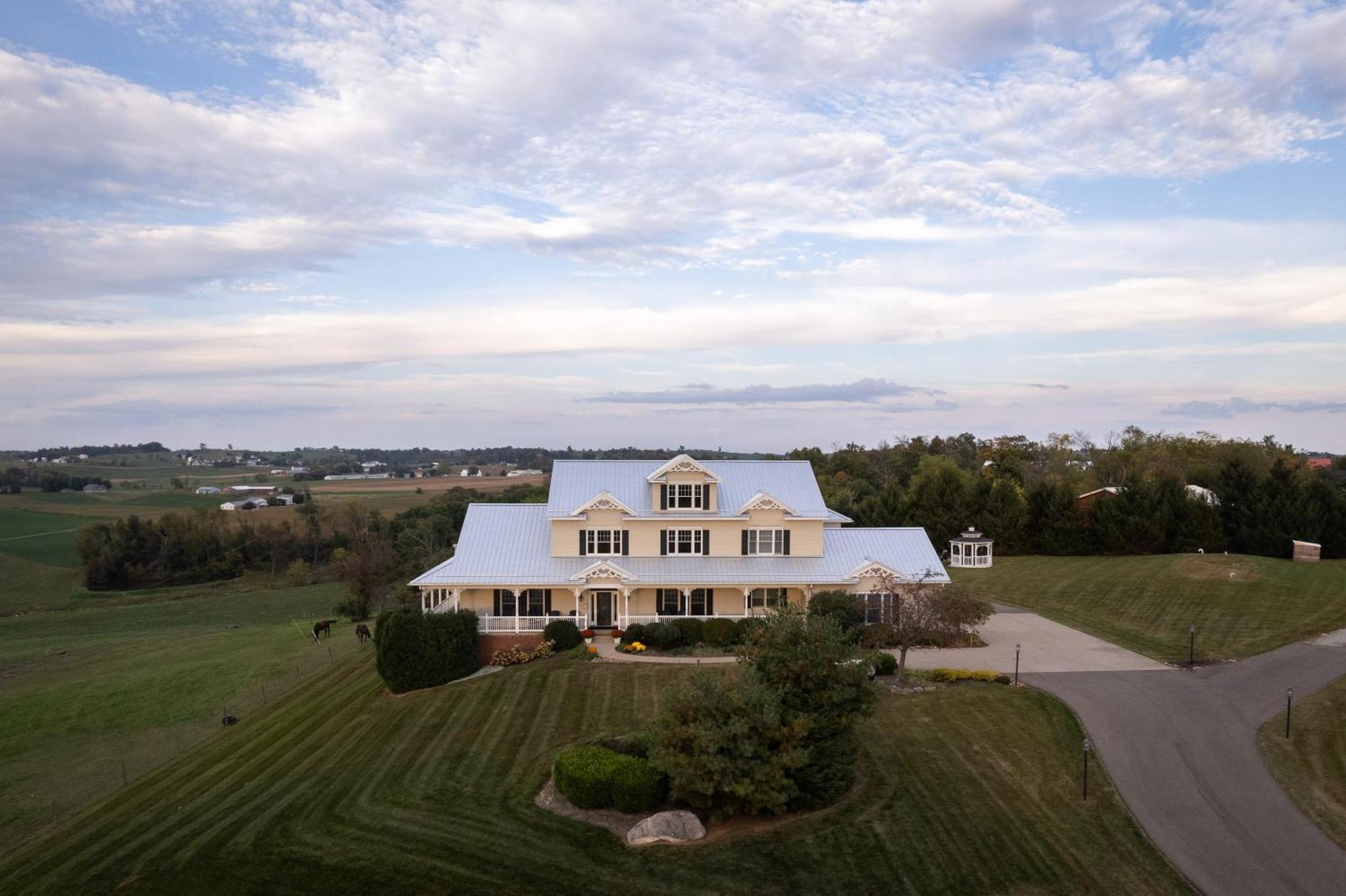 Hillside Villa Ohio Millersburg Exterior photo